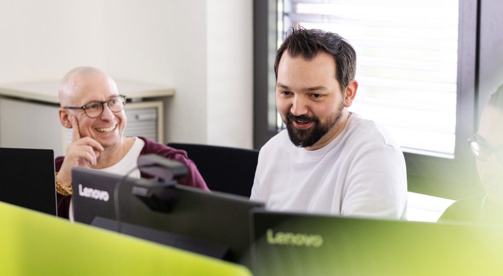 tegos Mitarbeiter im Office