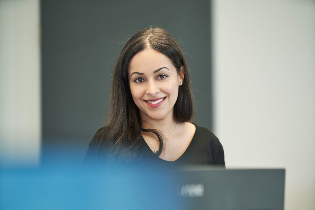 tegos Mitarbeiter im Office