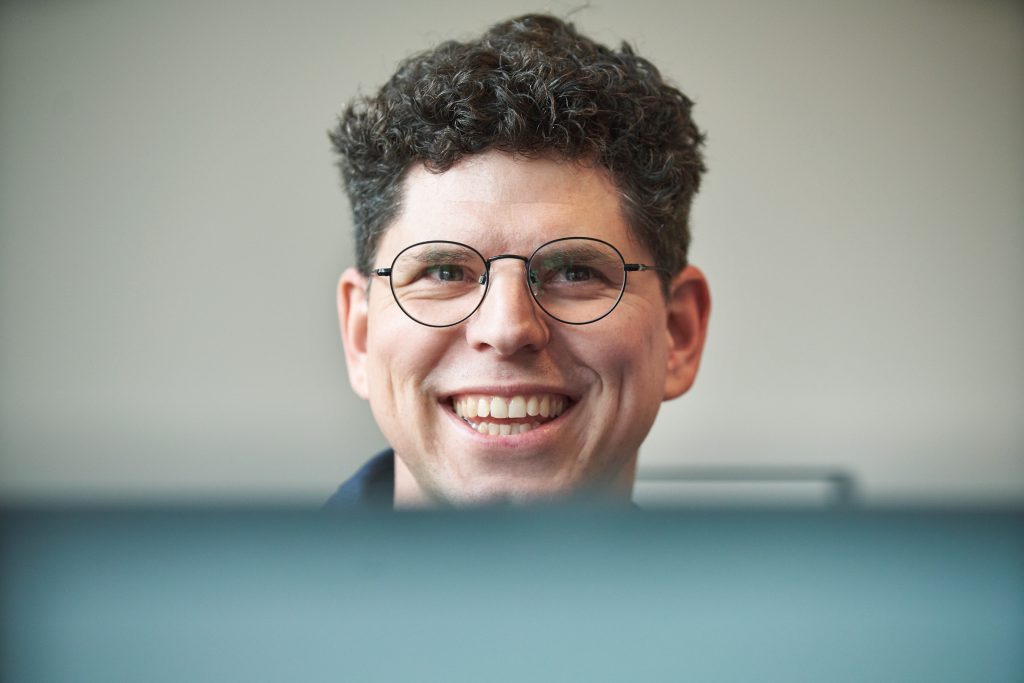 tegos Mitarbeiter im Office